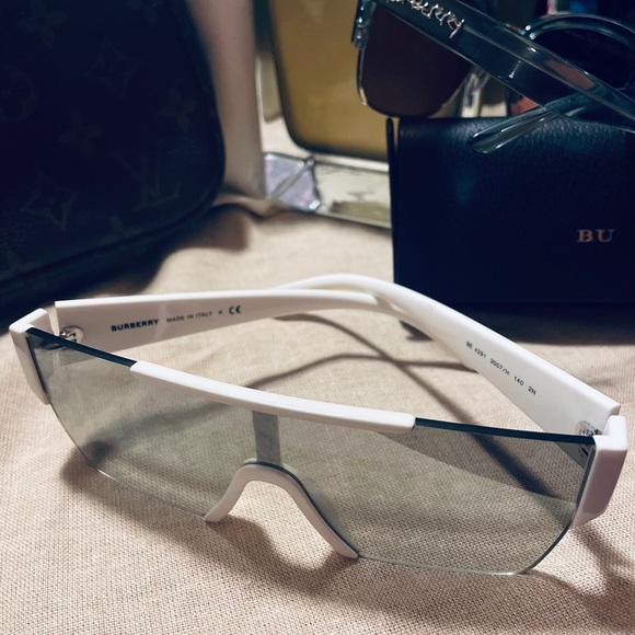 BURBERRY BE4291 Unisex Sunglasses - Picture 5 of 11